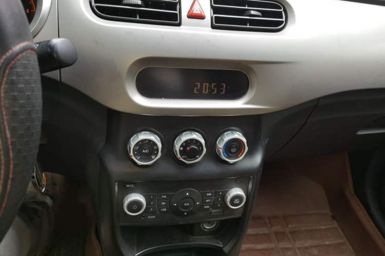 Used Brilliance H230 2012 1.5L Manual Comfort Edition Audio And AC Panel