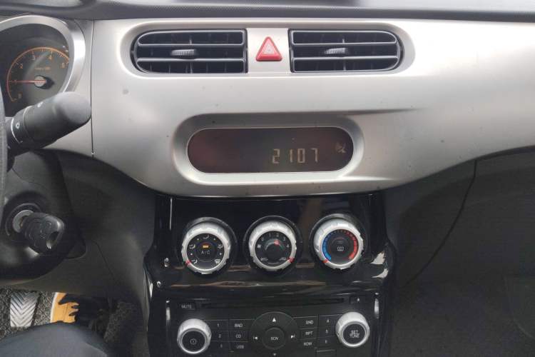 Used Brilliance H230 2012 1.5L Manual Elite Edition Audio And AC Panel