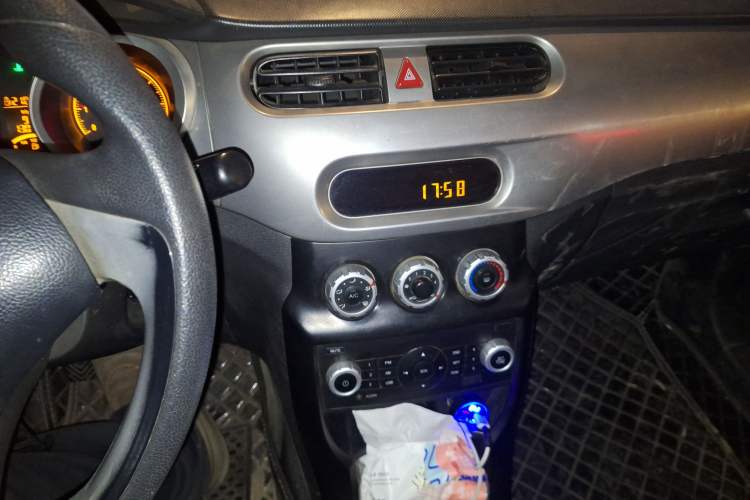 Used Brilliance H230 2012 1.5L Manual Comfort Edition Audio And AC Panel