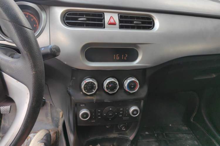 Used Brilliance H230 2012 1.5L Manual Comfort Edition Audio And AC Panel