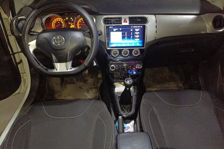 Used Brilliance H230 2012 1.5L Manual Comfort Edition Center Console