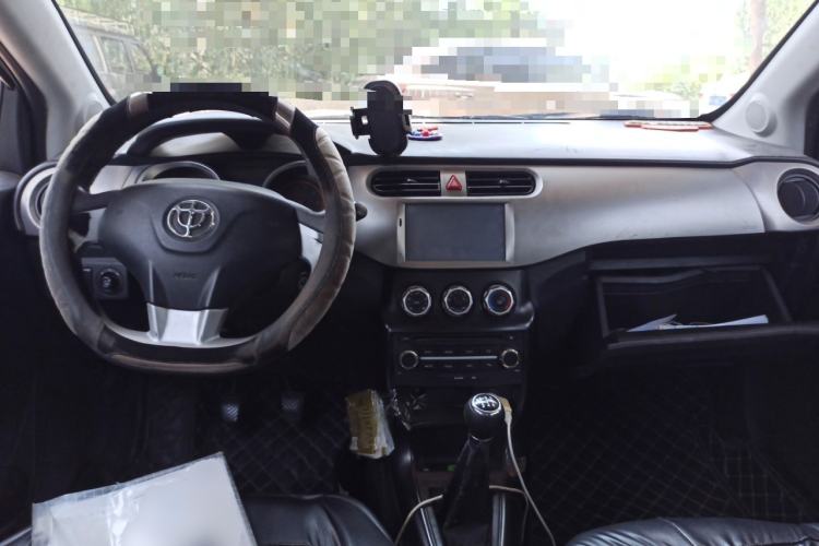 Used Brilliance H230 2012 1.5L Manual Comfort Edition Center Console