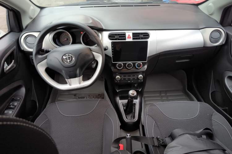 Used Brilliance H230 2012 1.5L Manual Comfort Edition Center Console