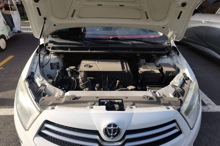 Used Brilliance H230 2012 1.5L AMT Sunroof Version Engine Bay