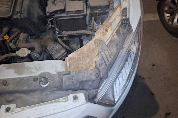 Used Brilliance H230 2012 1.5L Manual Comfort Edition Engine Bay Left