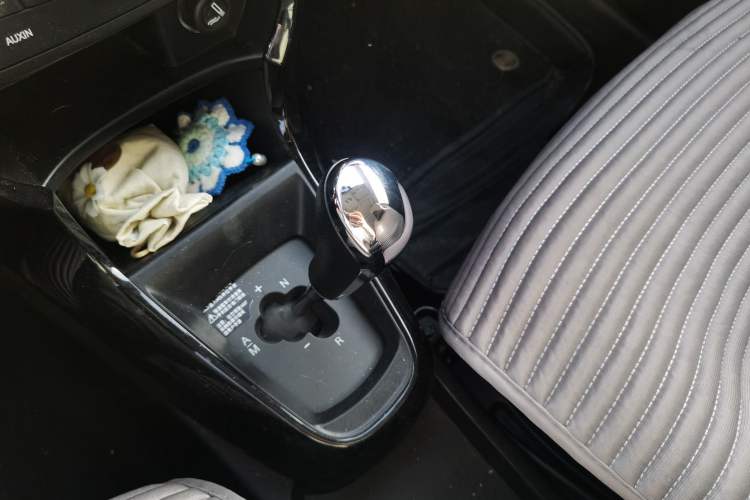 Used Brilliance H230 2012 1.5L AMT Sunroof Version Gear Lever
