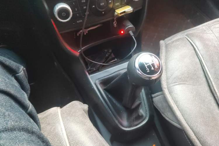 Used Brilliance H230 2012 1.5L Manual Comfort Edition Gear Lever