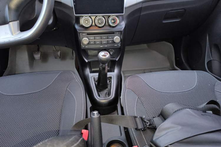 Used Brilliance H230 2012 1.5L Manual Comfort Edition Gear Lever
