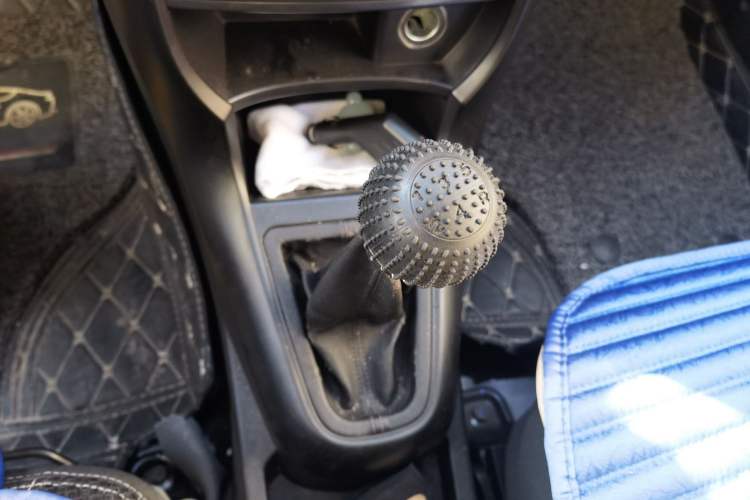 Used Brilliance H230 2012 1.5L Manual Comfort Edition Gear Lever
