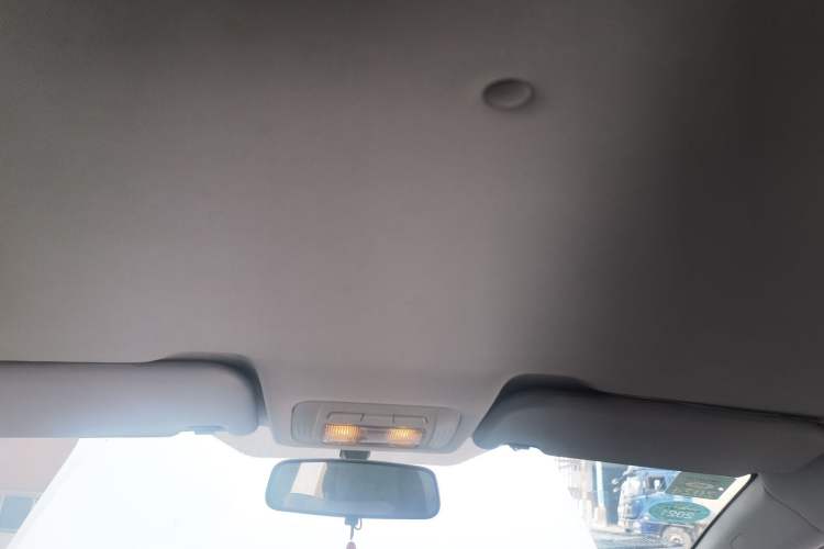 Used Brilliance H230 2012 1.5L Manual Elite Edition Headliner