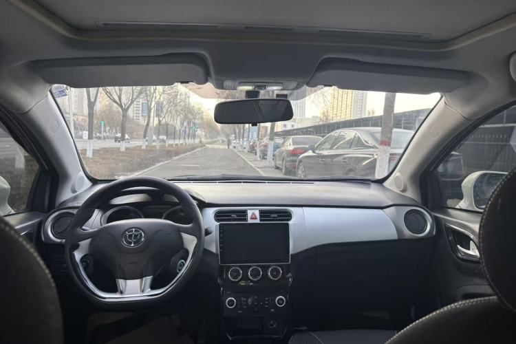 Used Brilliance H230 2012 1.5L AMT Sunroof Version Interior 1