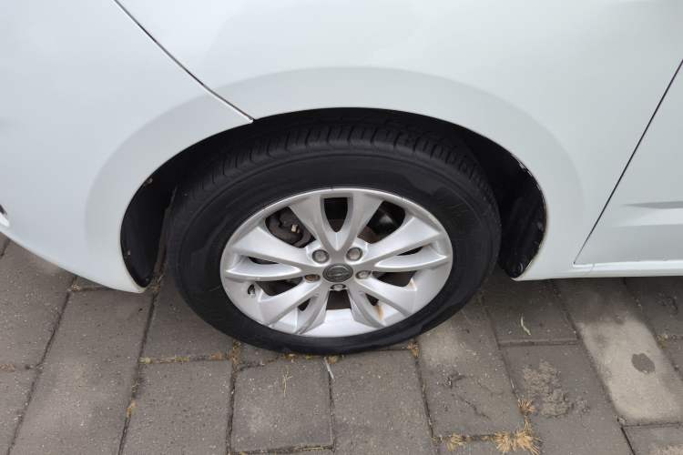 Used Brilliance H230 2012 1.5L Manual Comfort Edition Left Front Wheel Hub