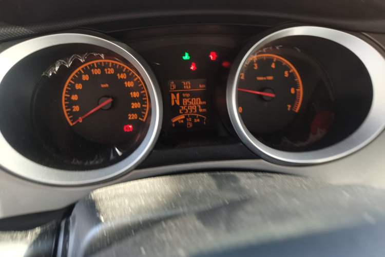 Used Brilliance H230 2012 1.5L AMT Sunroof Version Odometer Close Up