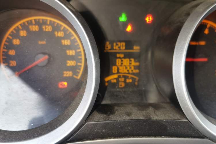 Used Brilliance H230 2012 1.5L Manual Elite Edition Odometer Close Up