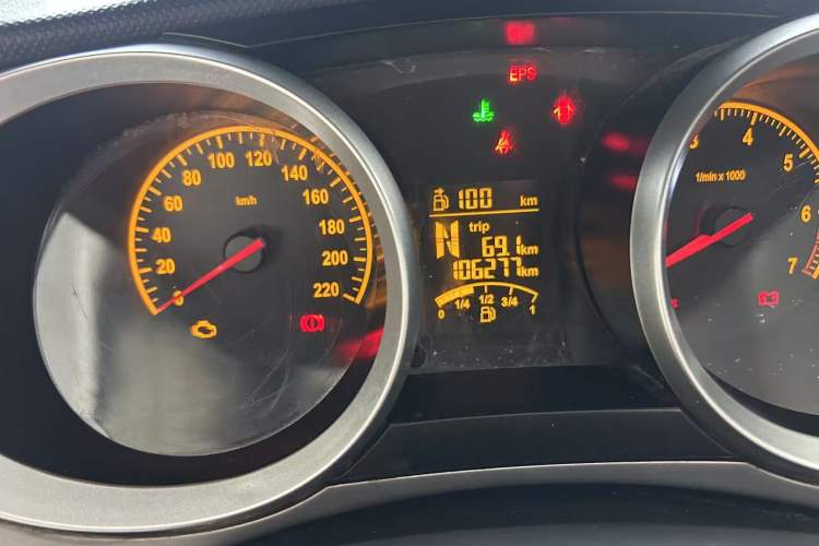 Used Brilliance H230 2012 1.5L AMT Sunroof Version Odometer Close Up