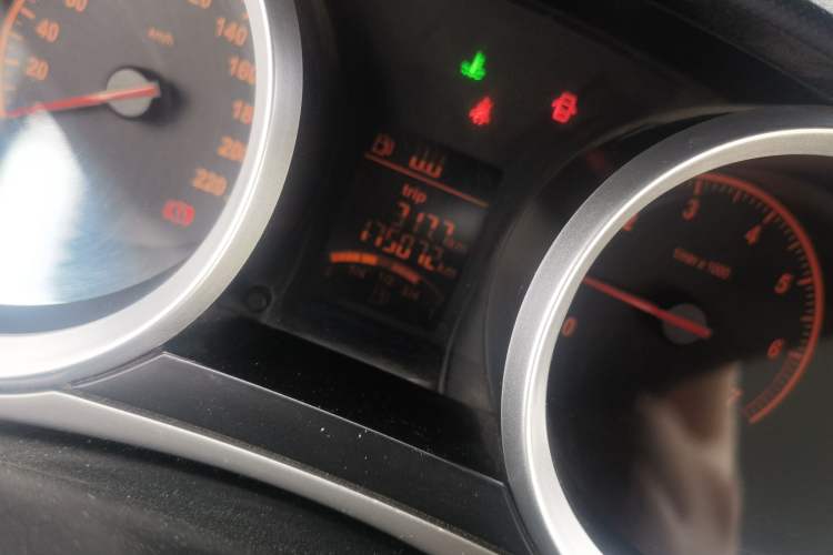 Used Brilliance H230 2012 1.5L Manual Elite Edition Odometer Close Up