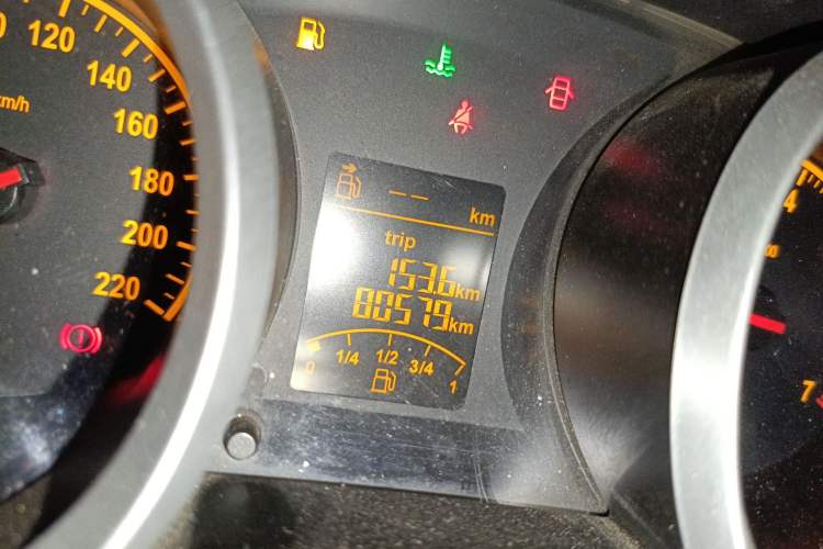Used Brilliance H230 2012 1.5L Manual Comfort Edition Odometer Close Up