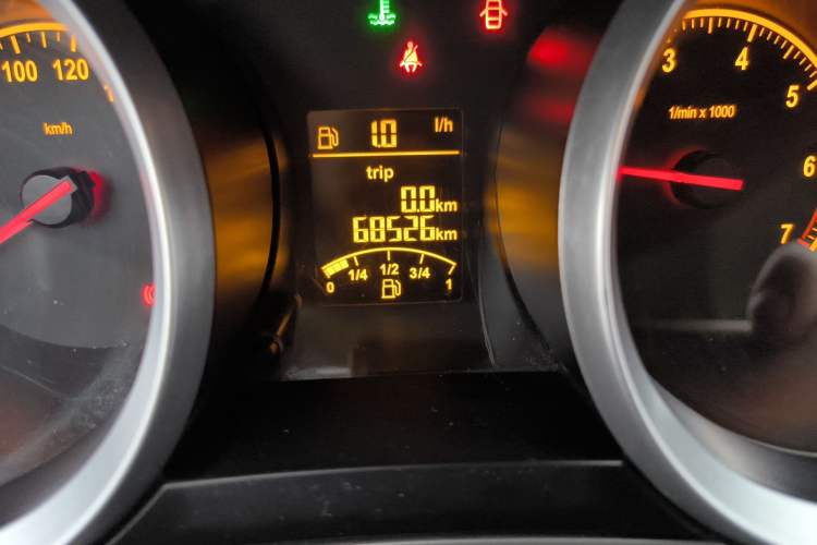 Used Brilliance H230 2012 1.5L Manual Comfort Edition Odometer Close Up