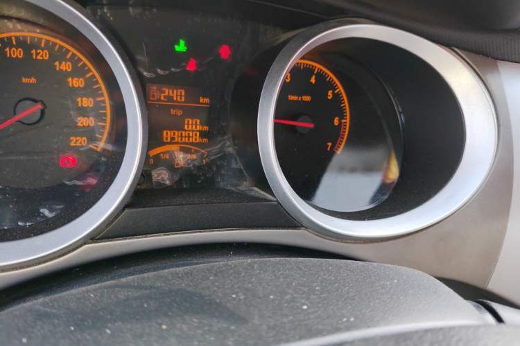Used Brilliance H230 2012 1.5L Manual Comfort Edition Odometer Close Up