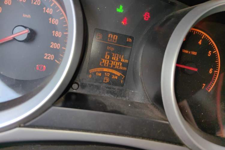 Used Brilliance H230 2012 1.5L Manual Comfort Edition Odometer Close Up
