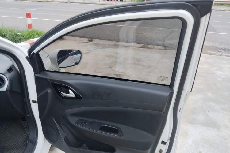 Used Brilliance H230 2012 1.5L Manual Elite Edition Right Front Door Interior