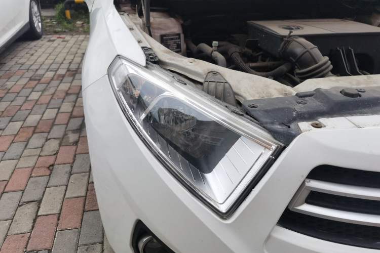 Used Brilliance H230 2012 1.5L Manual Elite Edition Right Front Headlight