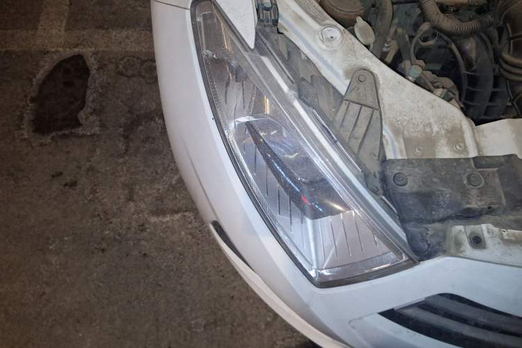 Used Brilliance H230 2012 1.5L Manual Comfort Edition Right Front Headlight