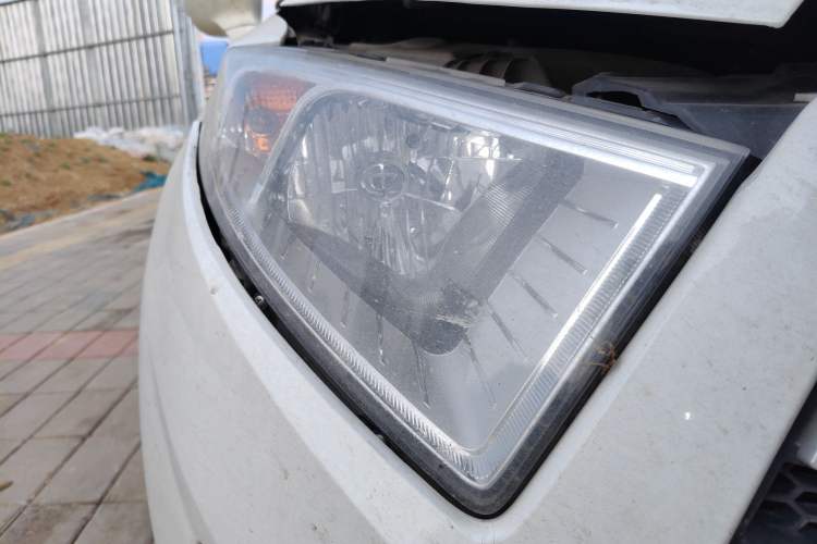 Used Brilliance H230 2012 1.5L Manual Comfort Edition Right Front Headlight