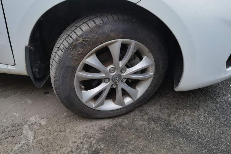 Used Brilliance H230 2012 1.5L Manual Comfort Edition Right Front Wheel Hub