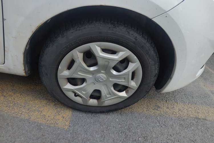 Used Brilliance H230 2012 1.5L Manual Comfort Edition Right Front Wheel Hub