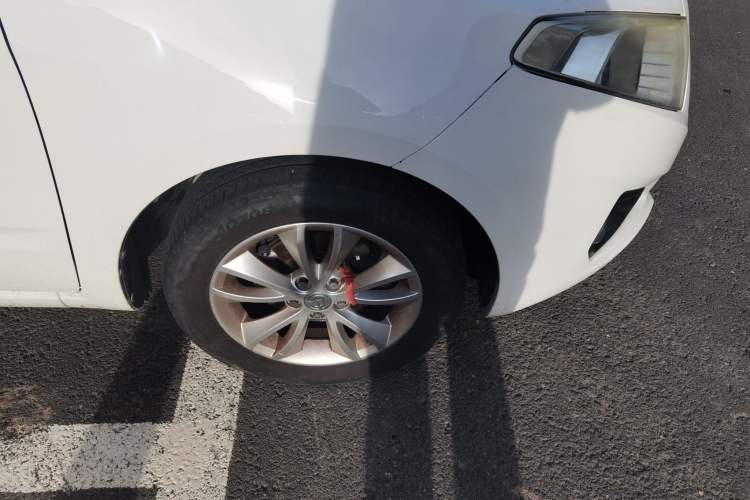 Used Brilliance H230 2012 1.5L AMT Sunroof Version Right Front Wheel Hub