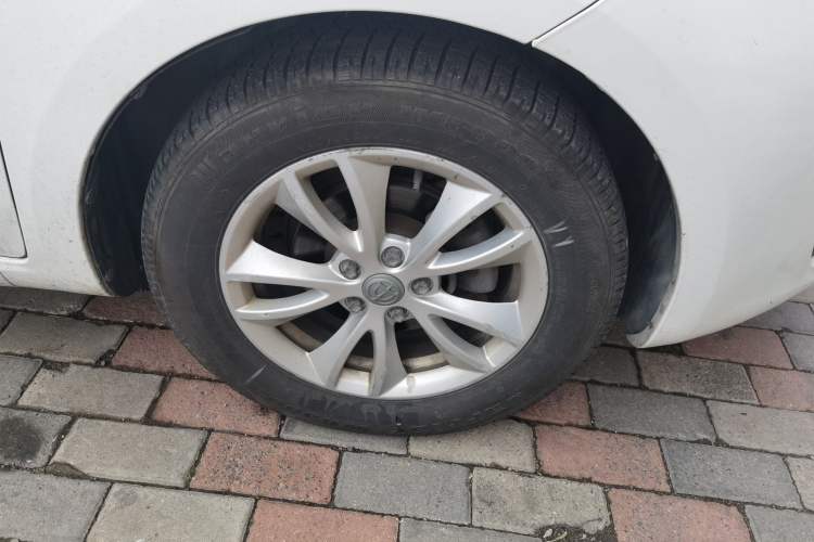 Used Brilliance H230 2012 1.5L Manual Elite Edition Right Front Wheel Hub
