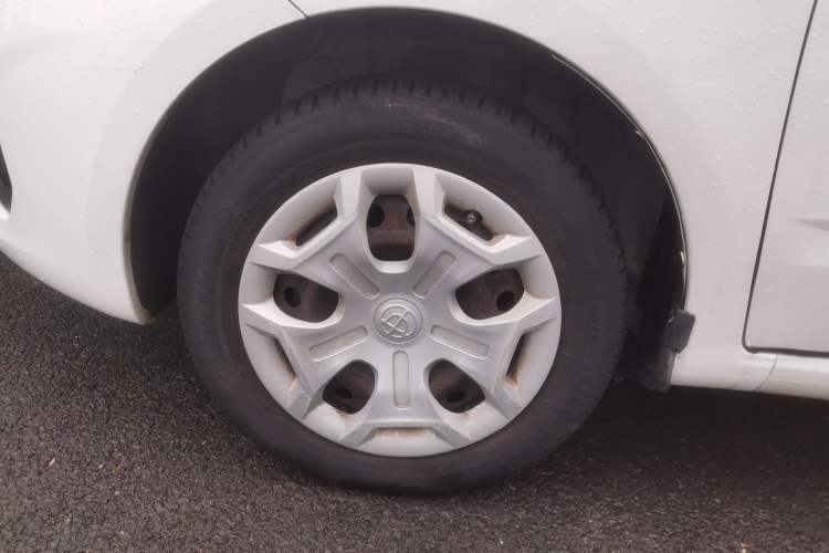 Used Brilliance H230 2012 1.5L Manual Comfort Edition Right Front Wheel Hub
