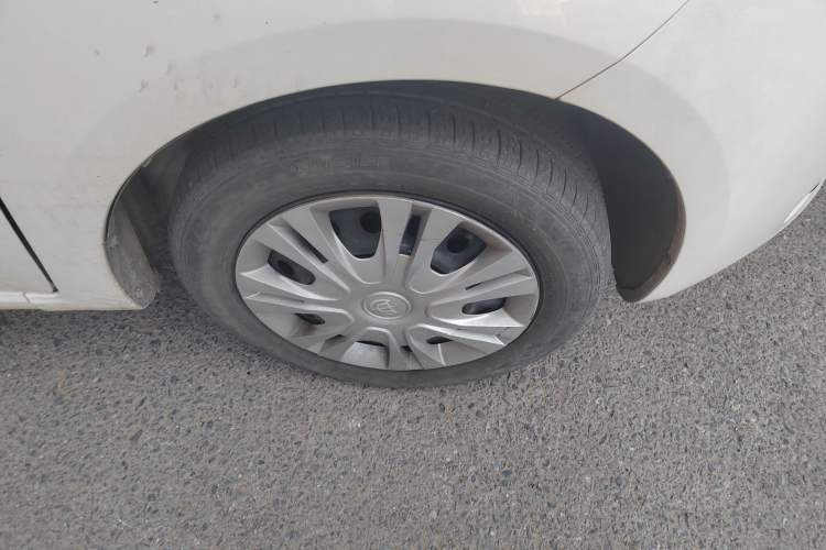 Used Brilliance H230 2012 1.5L Manual Comfort Edition Right Front Wheel Hub