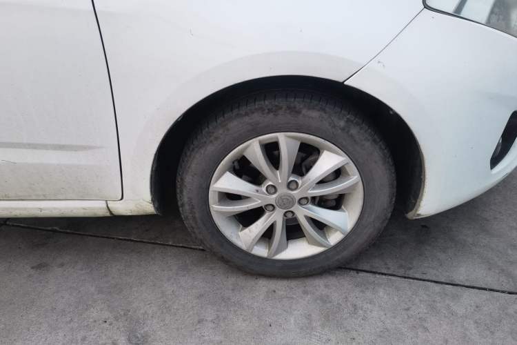 Used Brilliance H230 2012 1.5L Manual Elite Edition Right Front Wheel Hub