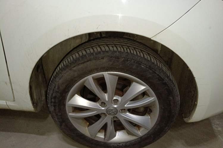 Used Brilliance H230 2012 1.5L Manual Comfort Edition Right Front Wheel Hub