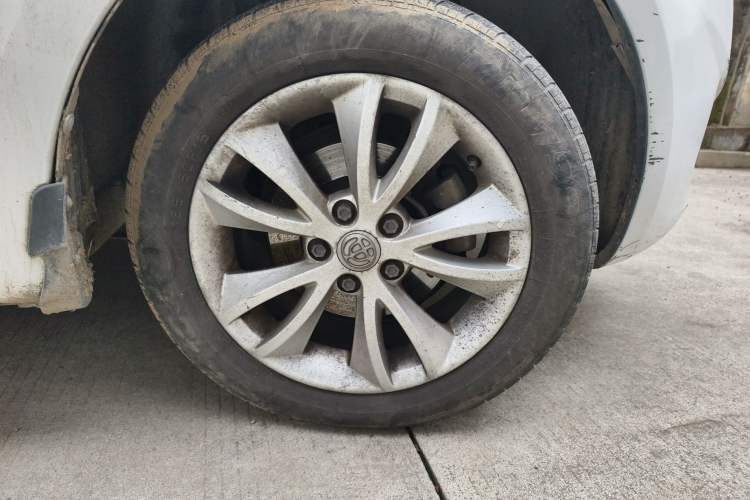 Used Brilliance H230 2012 1.5L Manual Elite Edition Right Front Wheel Hub