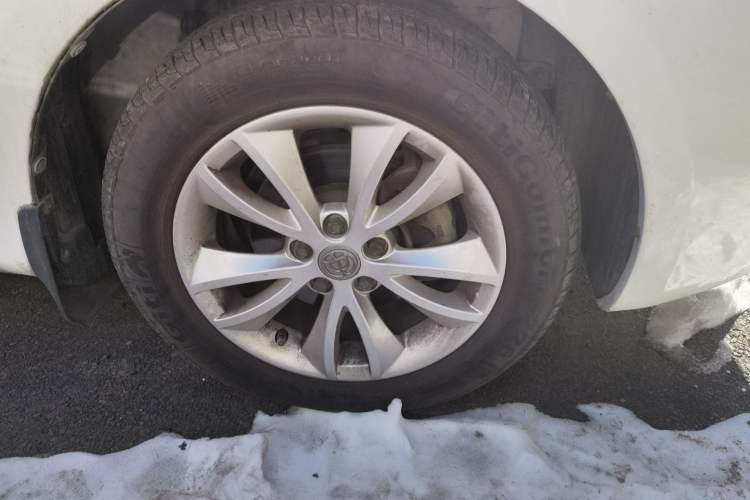 Used Brilliance H230 2012 1.5L Manual Comfort Edition Right Front Wheel Hub