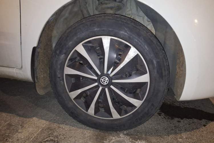 Used Brilliance H230 2012 1.5L Manual Comfort Edition Right Front Wheel Hub