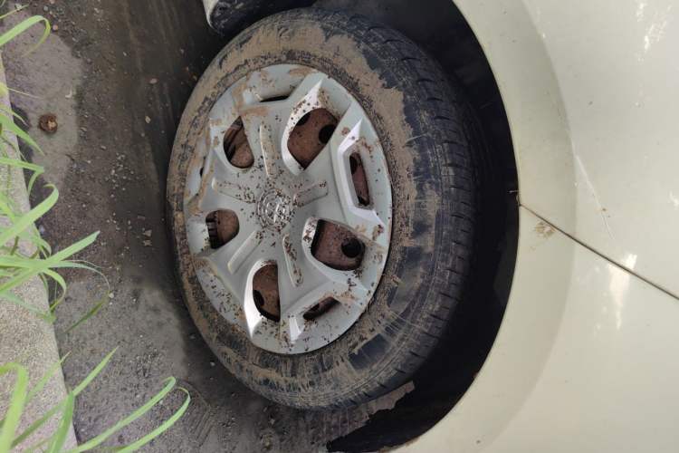Used Brilliance H230 2012 1.5L Manual Comfort Edition Right Front Wheel Hub