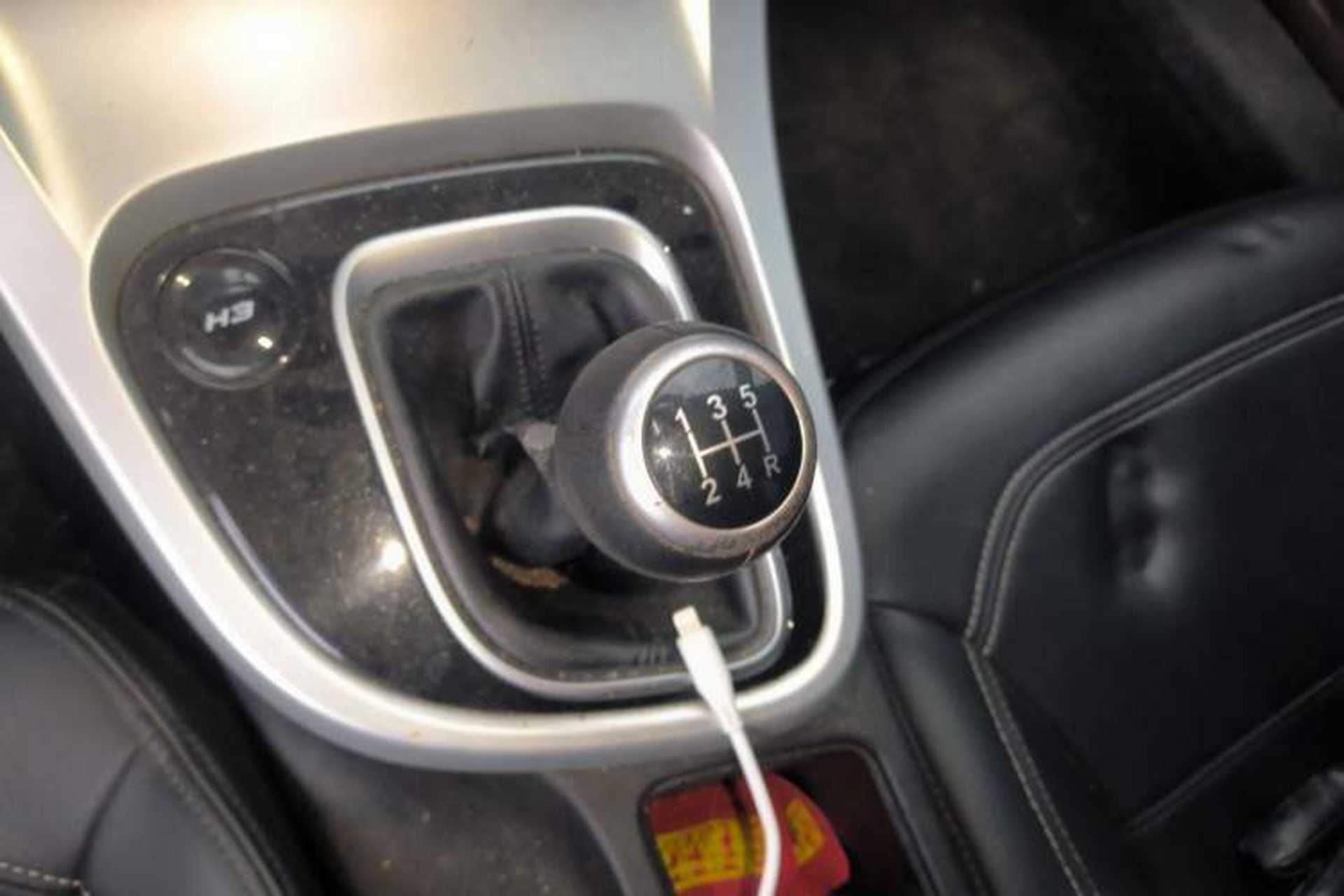 Used Brilliance H3 2017 1.5L Manual Elite Model Gear Lever