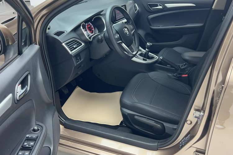 Used Brilliance H3 2017 1.5L Manual Elite Model Interior 2