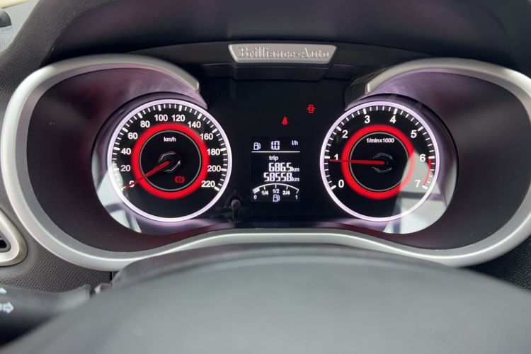 Used Brilliance H3 2017 1.5L Manual Elite Model Odometer Close Up