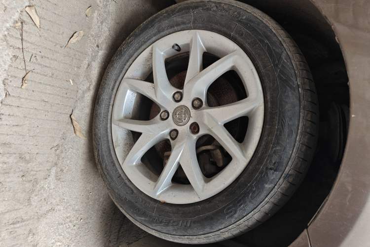 Used Brilliance H3 2017 1.5L Manual Luxury Model Right Front Wheel Hub