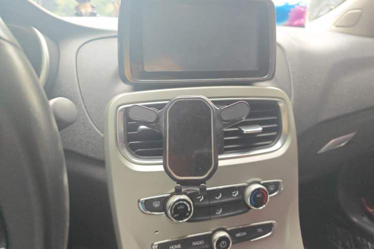 Used Brilliance H3 2017 1.5L Automatic Luxury Model Audio And AC Panel
