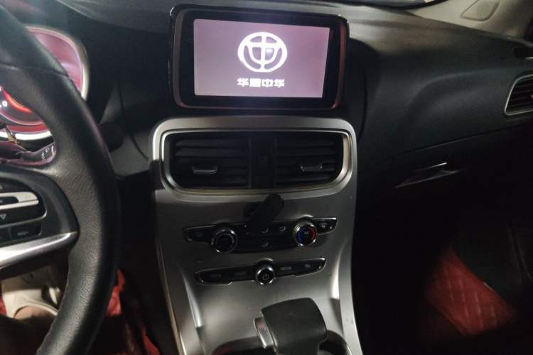 Used Brilliance H3 2017 1.5L Automatic Luxury Model Audio And AC Panel