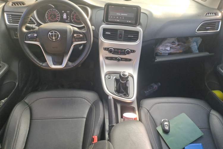 Used Brilliance H3 2017 1.5L Manual Luxury Model Center Console