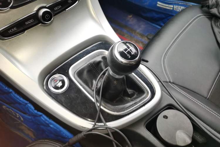 Used Brilliance H3 2017 1.5L Manual Luxury Model Gear Lever
