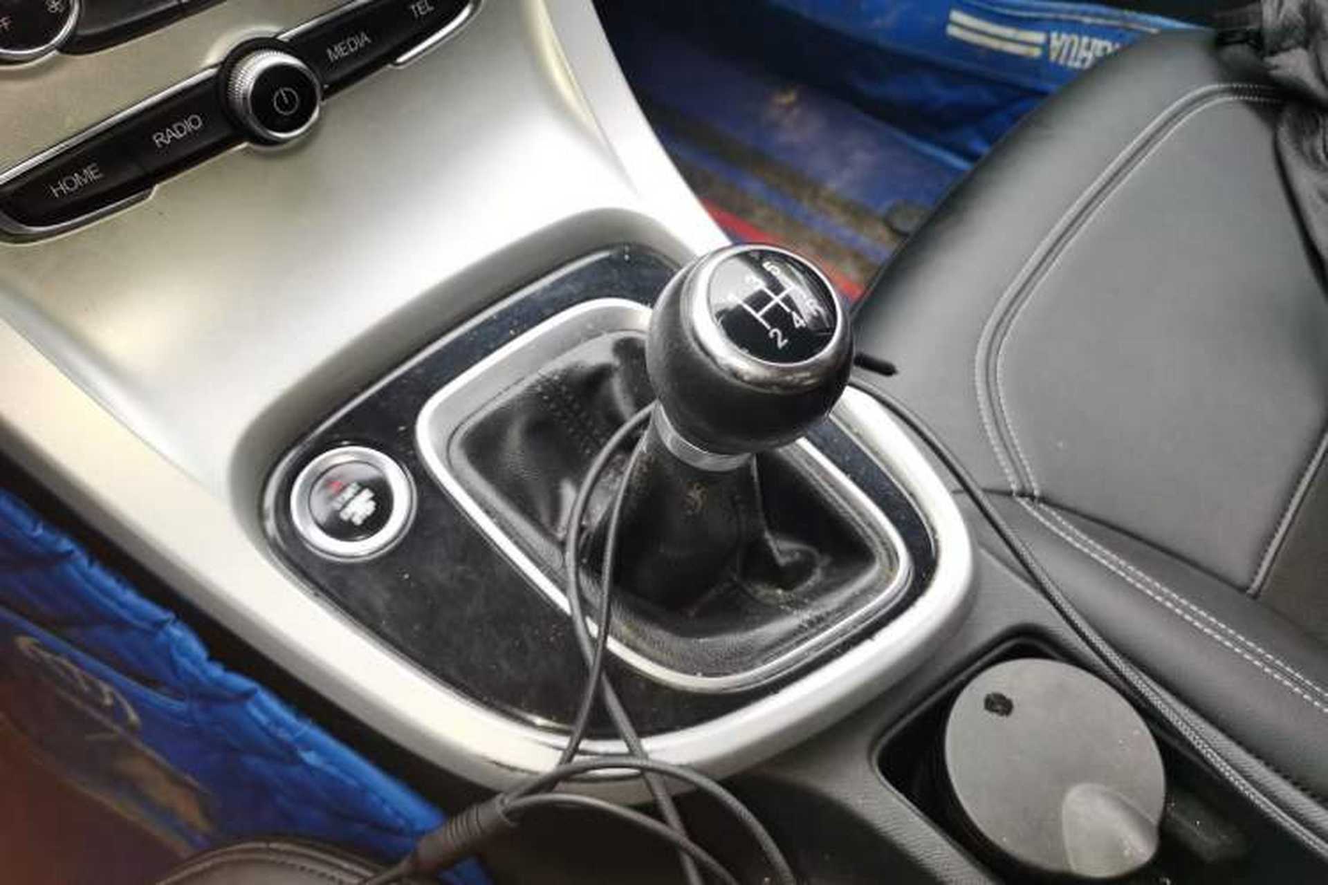 Used Brilliance H3 2017 1.5L Manual Luxury Model Gear Lever