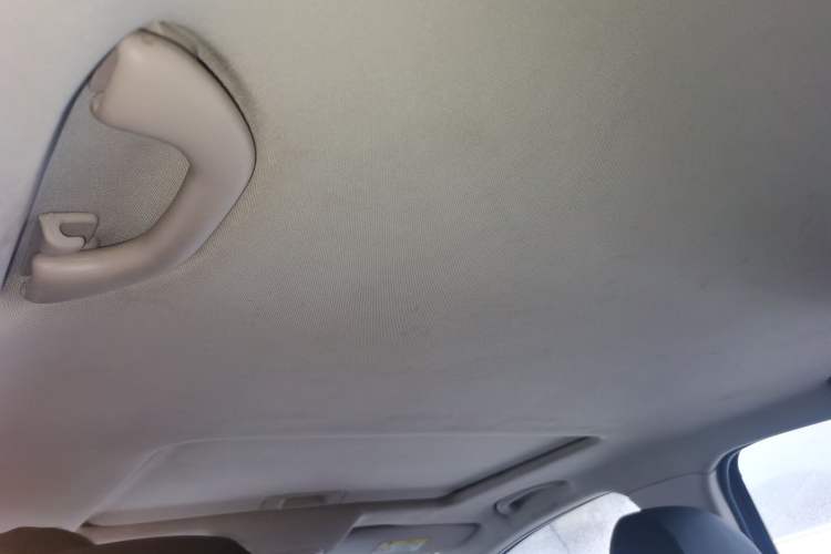 Used Brilliance H3 2017 1.5L Manual Luxury Model Headliner